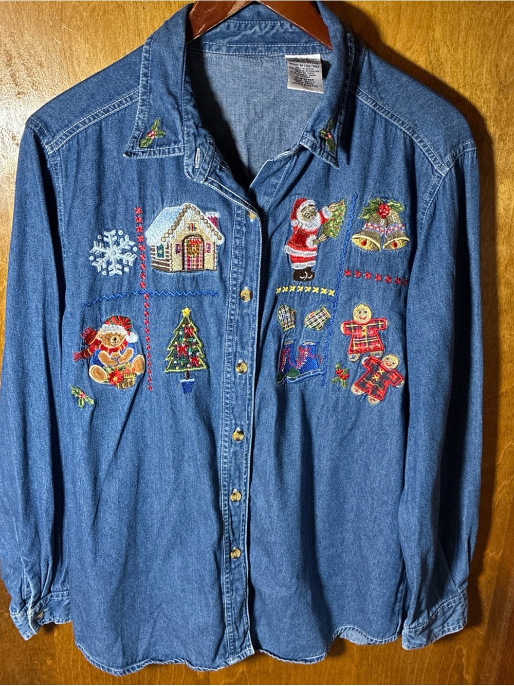 Holiday Embroidered 100% Cotton Denim Shirt Sz Med Christmas Santa Gingerbread